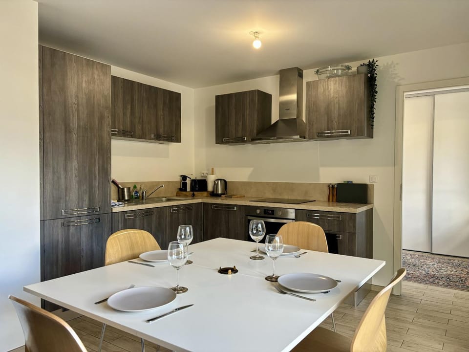 Kitchen or kitchenette