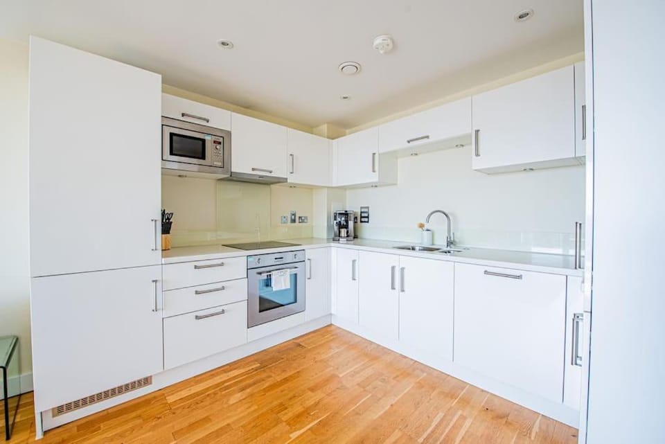 Charming Flat with Balcony near Tower Bridge Apartment in London Borough of Southwark