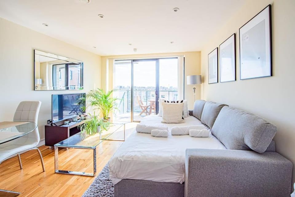Charming Flat with Balcony near Tower Bridge Apartment in London Borough of Southwark