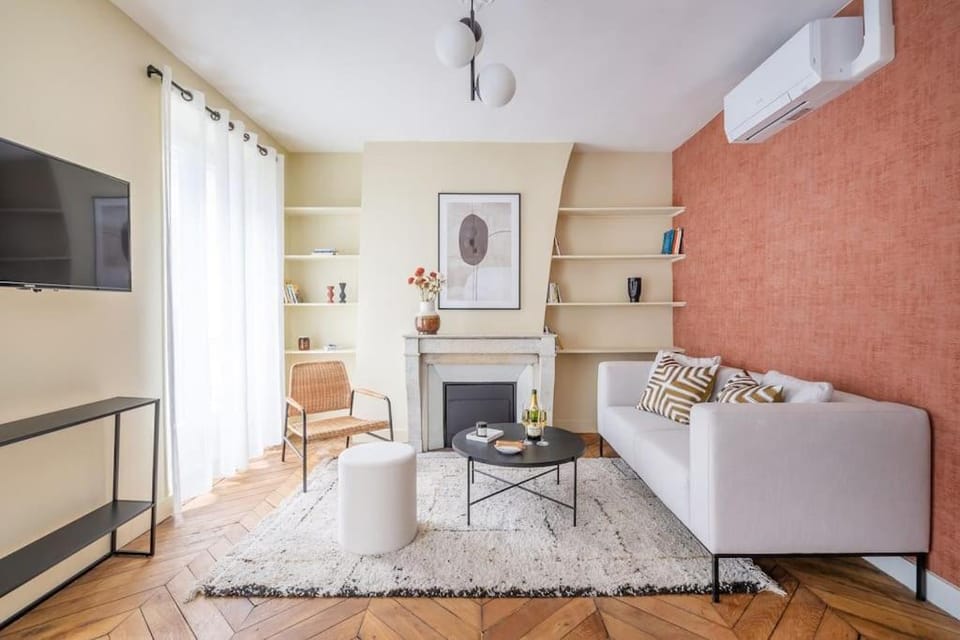 2 Two Bedrooms Champs Elysées Arc de Triomphe AC Apartment in Paris
