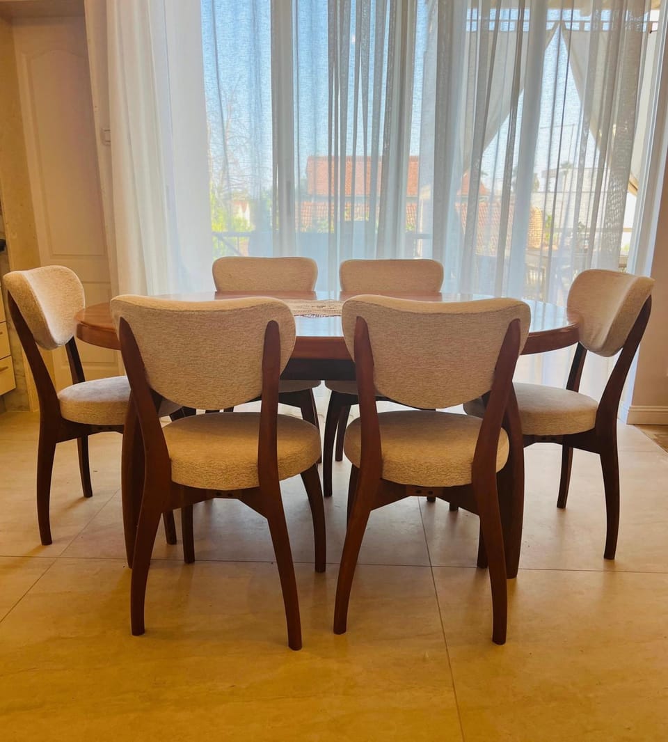 Seating area, Dining area