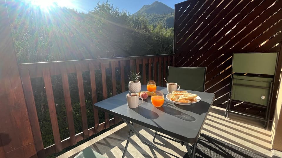 Balcony/Terrace, Mountain view