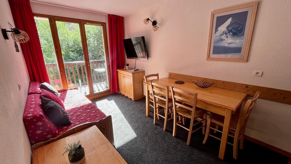 TV and multimedia, Living room, Dining area