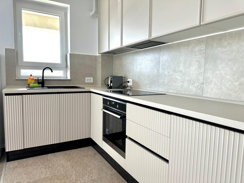 Kitchen or kitchenette, oven, stove