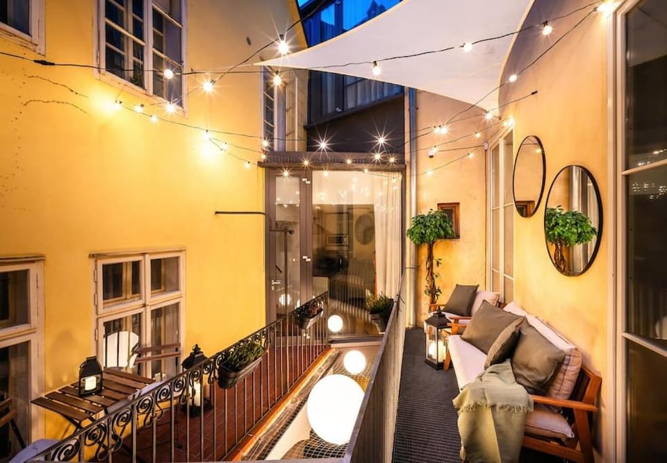 4BR & 2,5Bath Harry Potter Old TOWN and GREAT patio Apartment in Prague