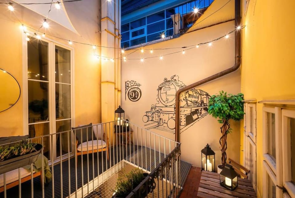4BR & 2,5Bath Harry Potter Old TOWN and GREAT patio Apartment in Prague