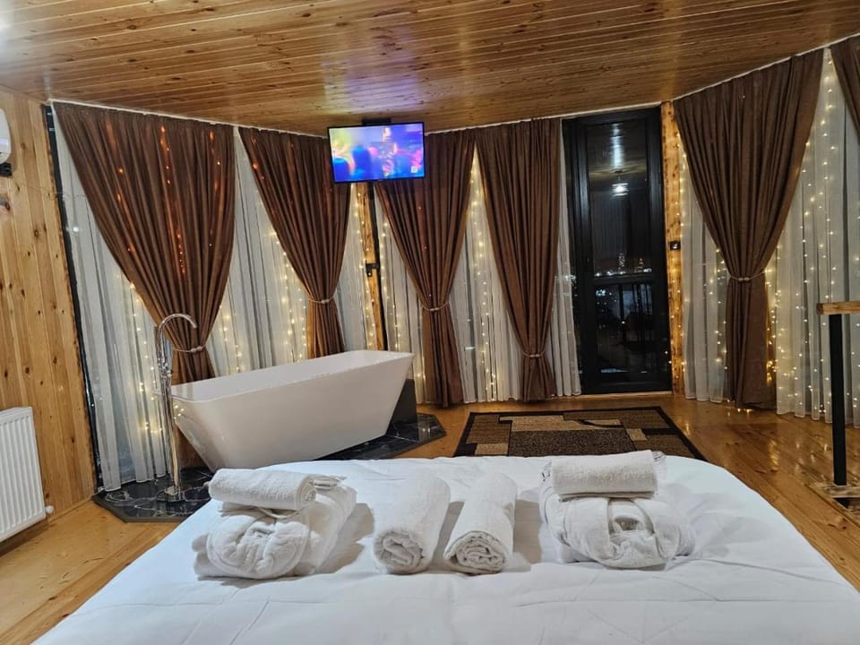 TV and multimedia, Bedroom, Bath, towels