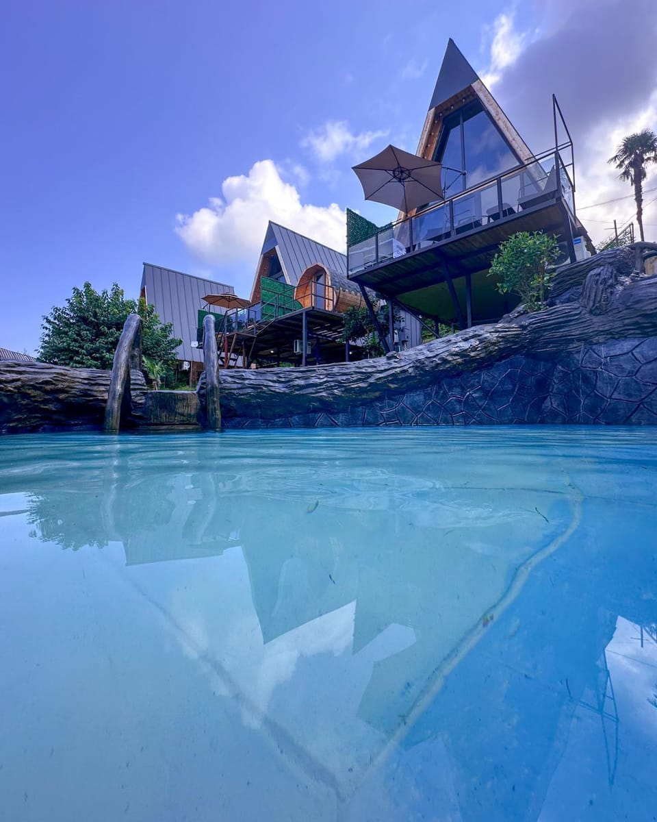 Property building, Day, Natural landscape, Pool view, Swimming pool