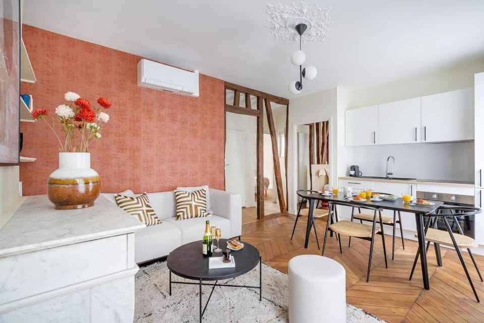 3 Two Bedrooms Champs Elysées Arc de Triomphe AC Apartment in Paris