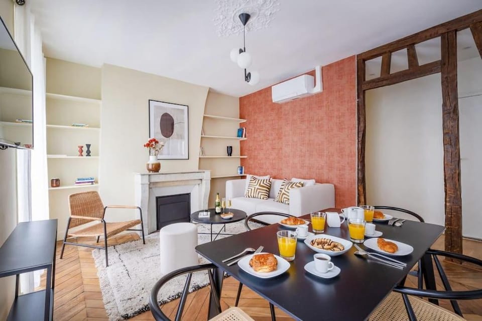 3 Two Bedrooms Champs Elysées Arc de Triomphe AC Apartment in Paris