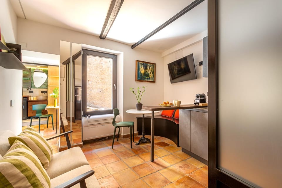 Kitchen or kitchenette, Living room, Dining area
