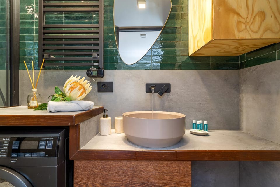 Bathroom, towels