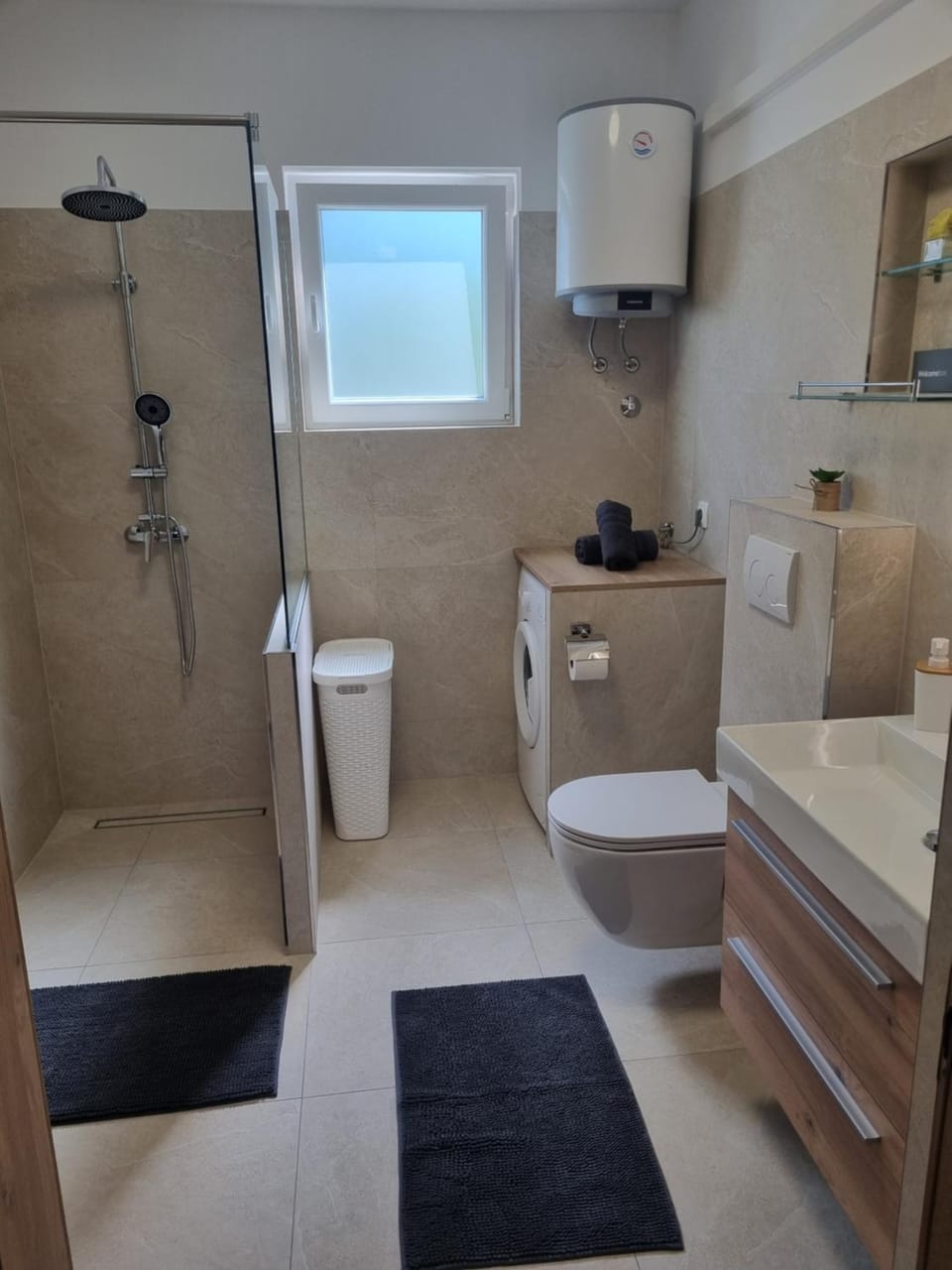 Shower, Toilet, Bathroom, towels