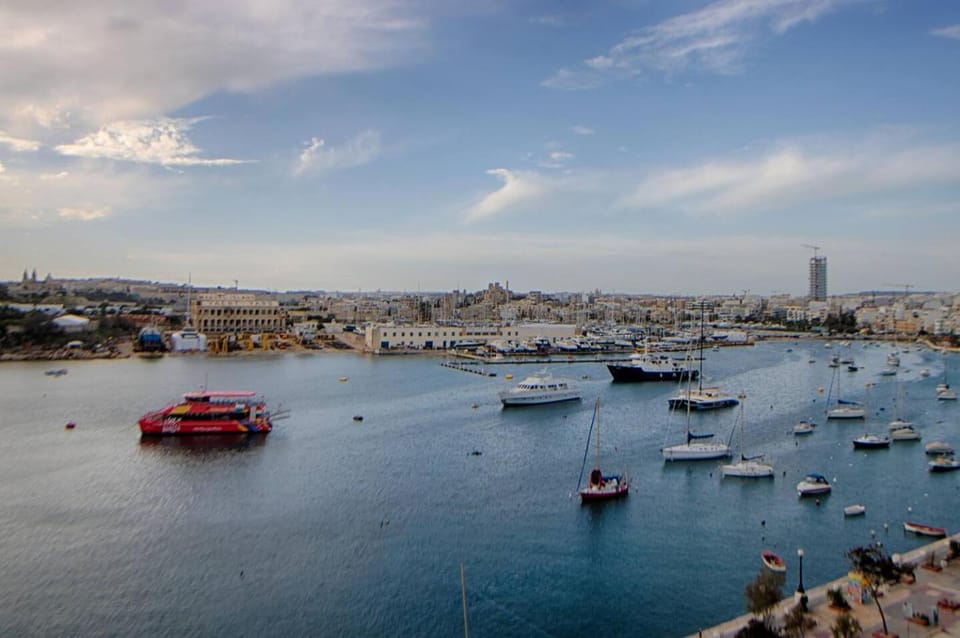 The Strand - 4BED SliemaSeafront Fl 1 by Homely Apartment in Sliema