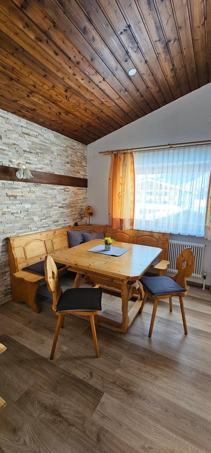 Dining area, kitchen