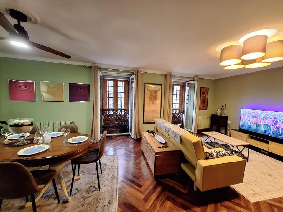 Communal lounge/ TV room, Living room, Seating area