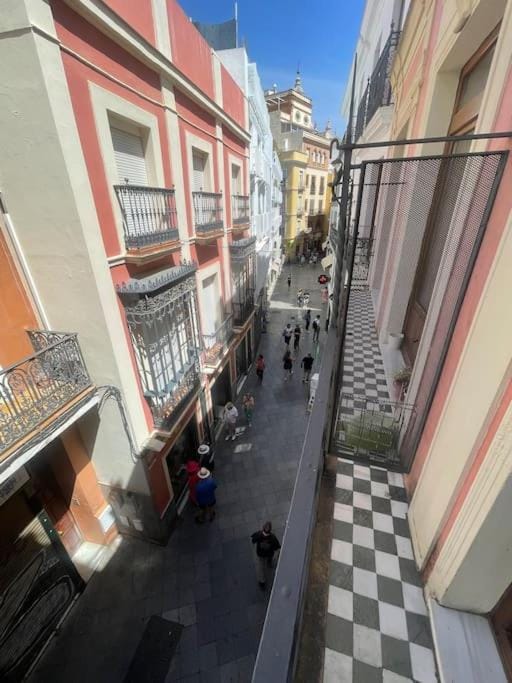 Ático con terraza privada cerca de la catedral Apartment in Seville