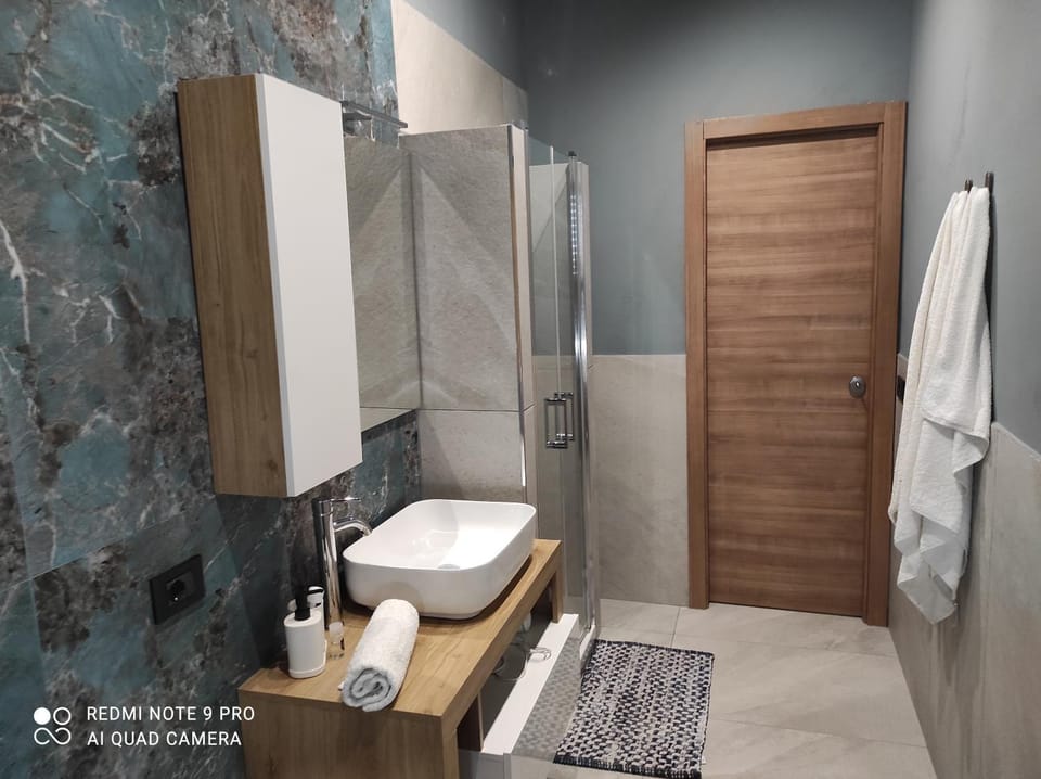 Shower, Bathroom, towels