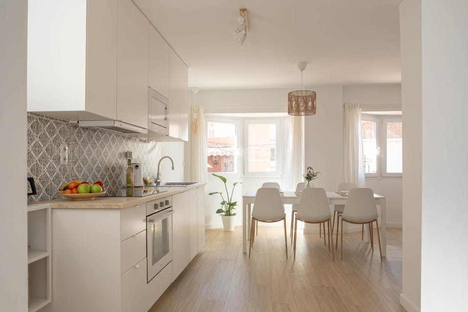 Kitchen or kitchenette, Dining area, dishwasher, oven, stove