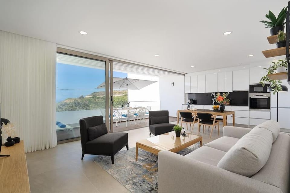 Kitchen or kitchenette, Living room, Seating area, Dining area