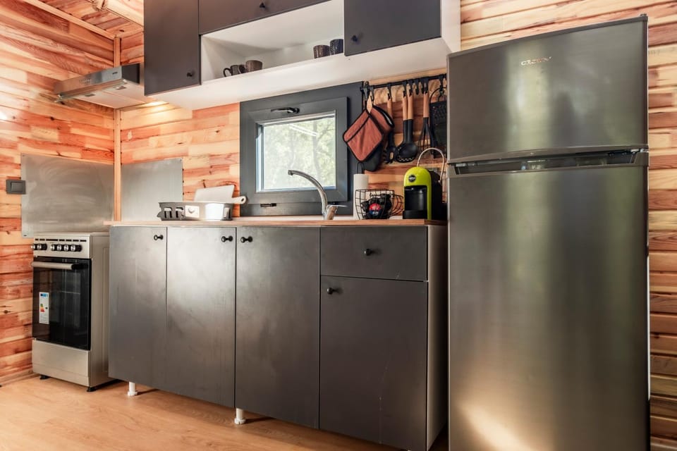 Coffee/tea facilities, Kitchen or kitchenette, kitchen