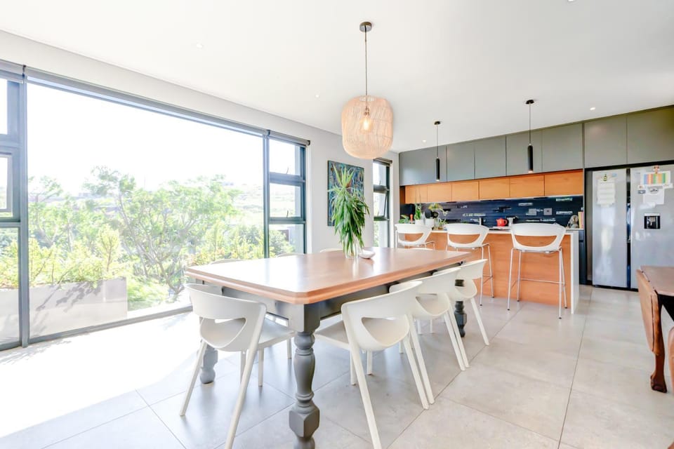 Kitchen or kitchenette, Dining area, dishwasher, oven, stove