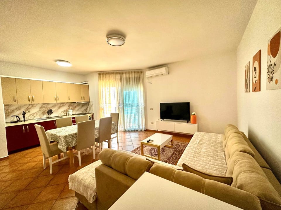 Communal lounge/ TV room, TV and multimedia, Kitchen or kitchenette, Living room, Seating area, Dining area, Evening entertainment