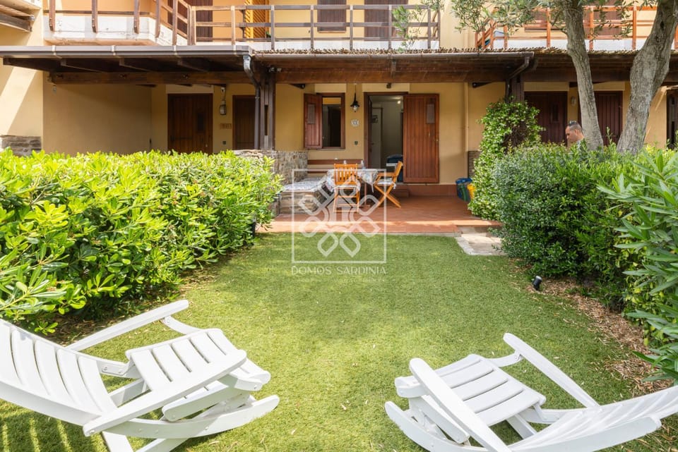 Property building, Garden, Garden view, sunbed