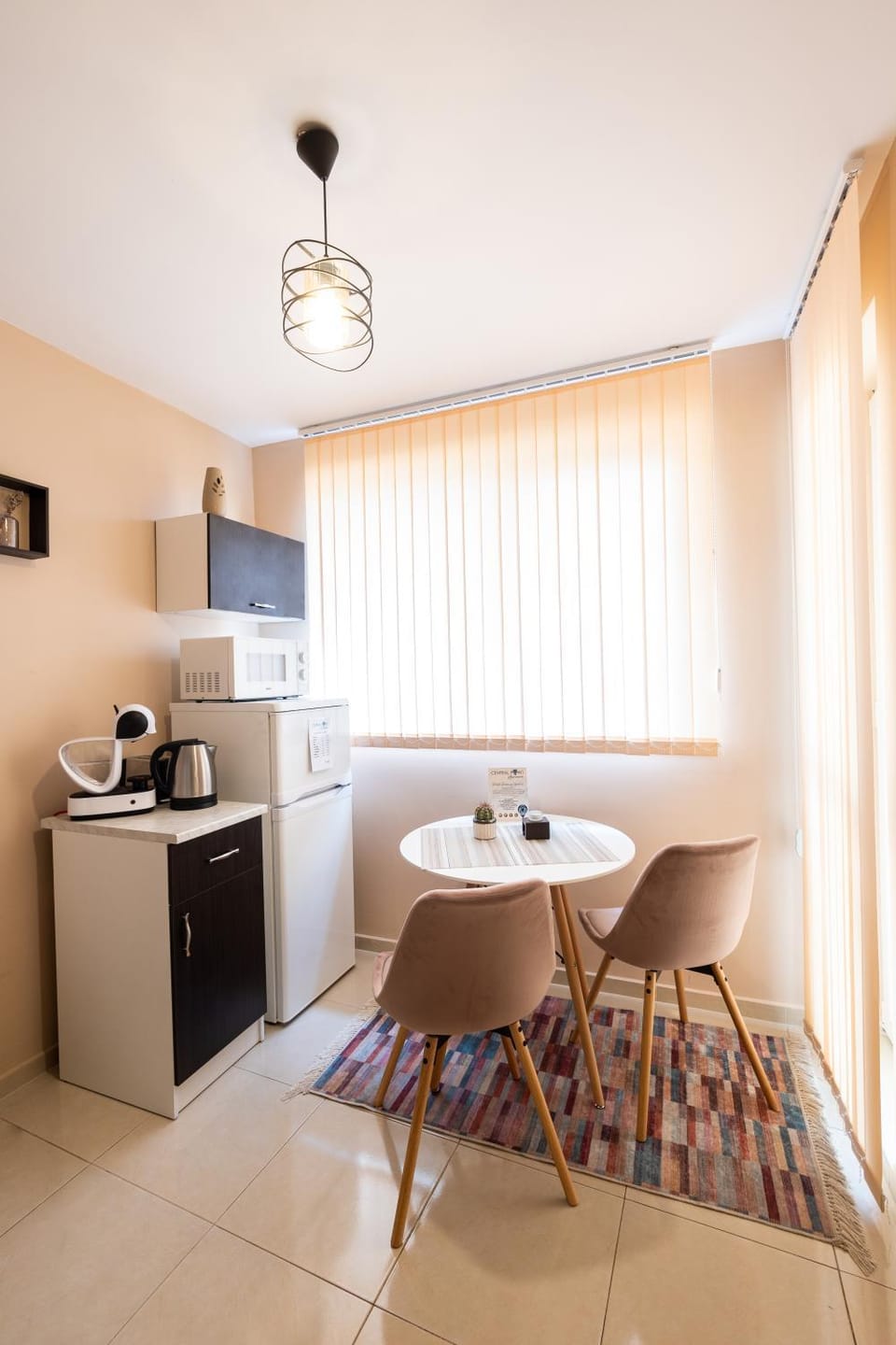 Kitchen or kitchenette, minibar, toaster