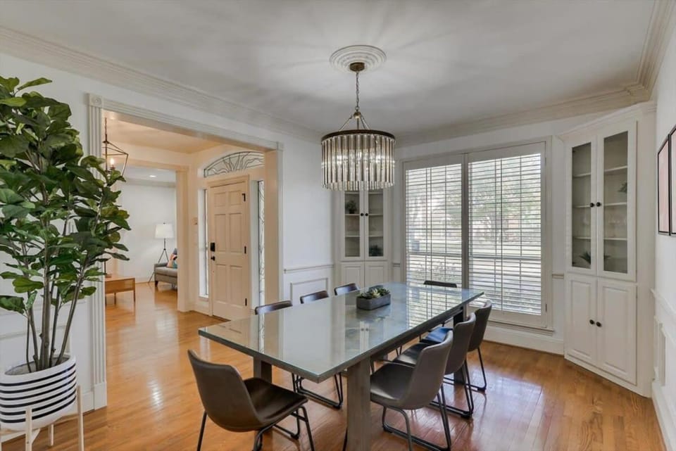 Amazing Luxury 5 Bedrooms Home with Private Pool House in Richardson