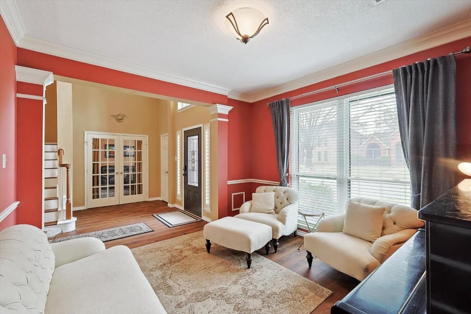 DFW Getaway - 4 Bedrooms Pool Oasis Media Room House in Flower Mound