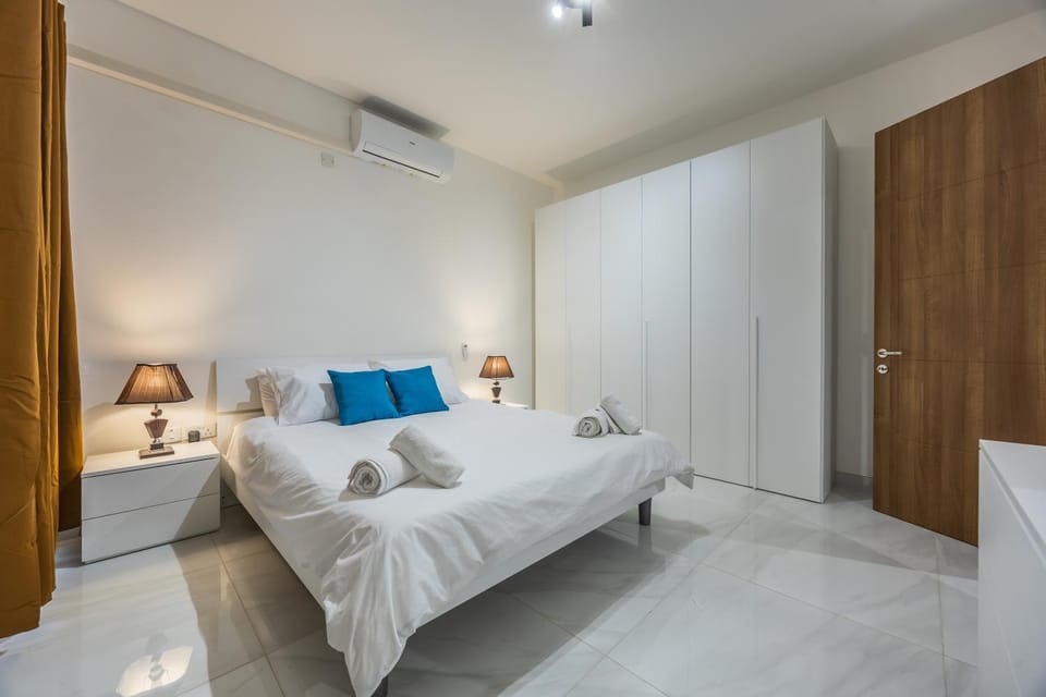 Seabreeze apartment by SF HOMES - meters away from the beach & pools Apartment in Saint Paul's Bay