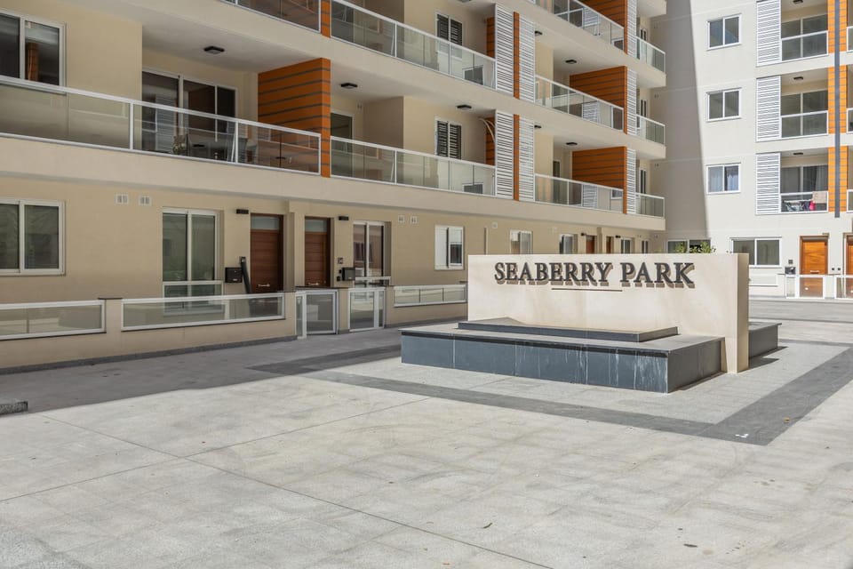 Seabreeze apartment by SF HOMES - meters away from the beach & pools Apartment in Saint Paul's Bay