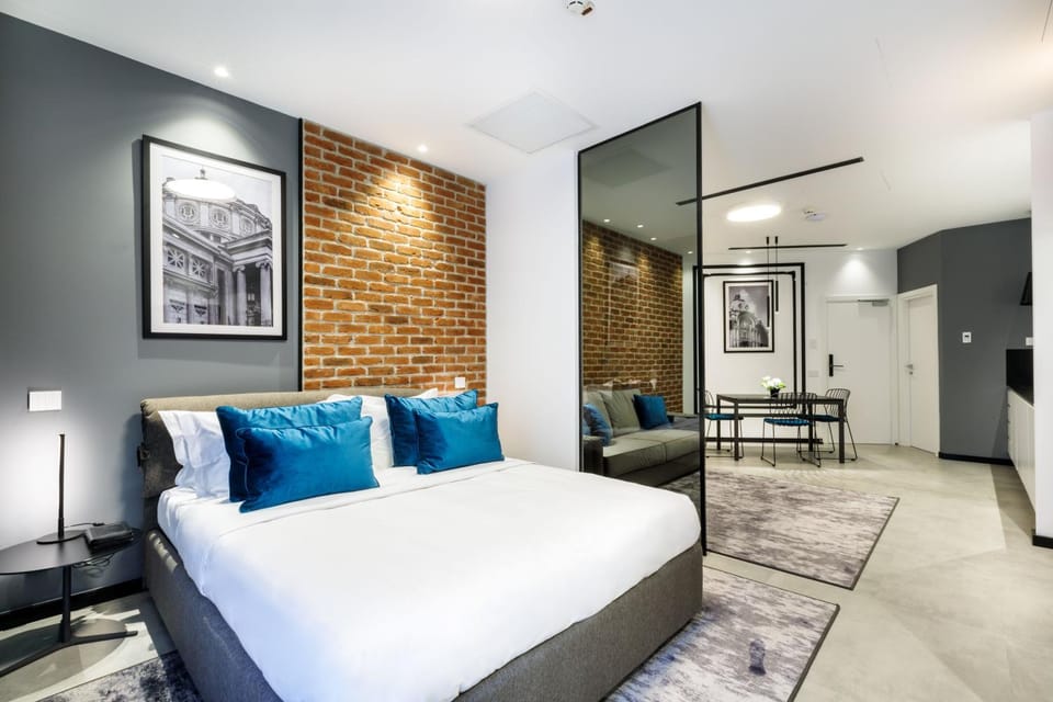 Bed, TV and multimedia, Photo of the whole room, Bedroom