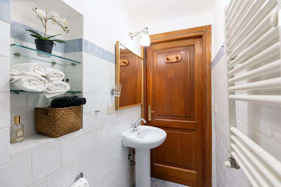 Bathroom, towels