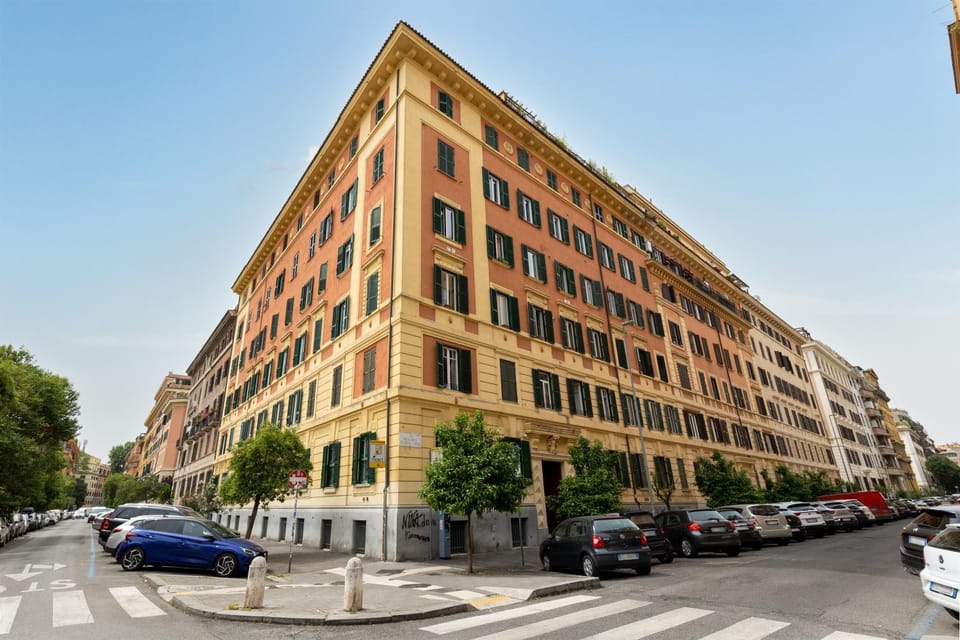 Property building, Neighbourhood