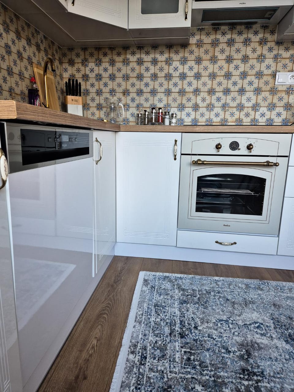 Kitchen or kitchenette, dishwasher, oven, stove