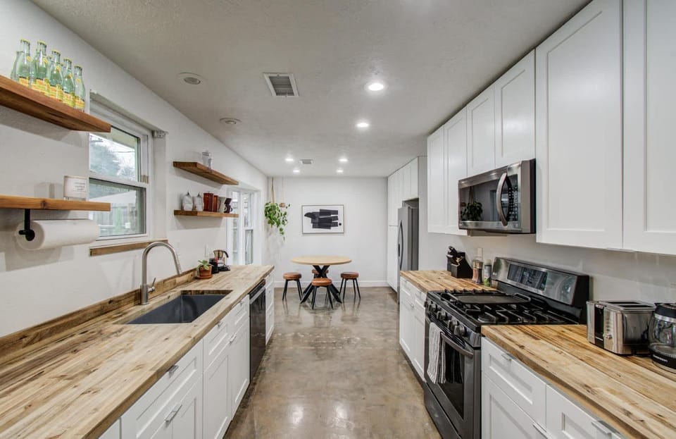 Rustic Modern Escape - 4BD-2BA with Pool & Patio House in Harris County
