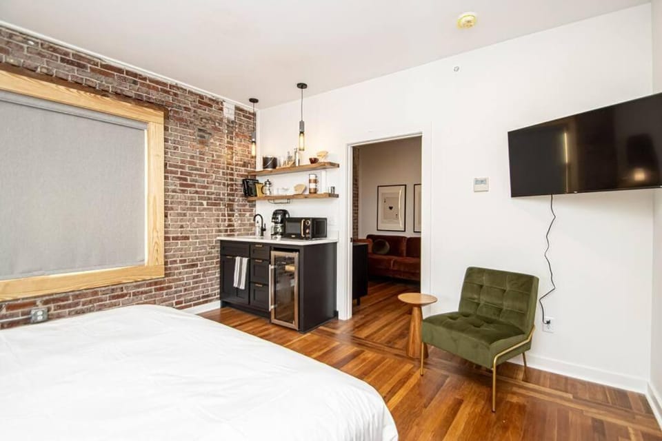 Bed, TV and multimedia, Coffee/tea facilities, Kitchen or kitchenette, Seating area, microwave