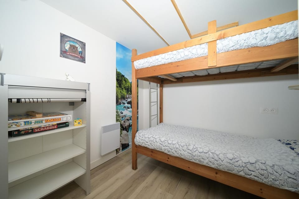 Property building, Living room, Bedroom