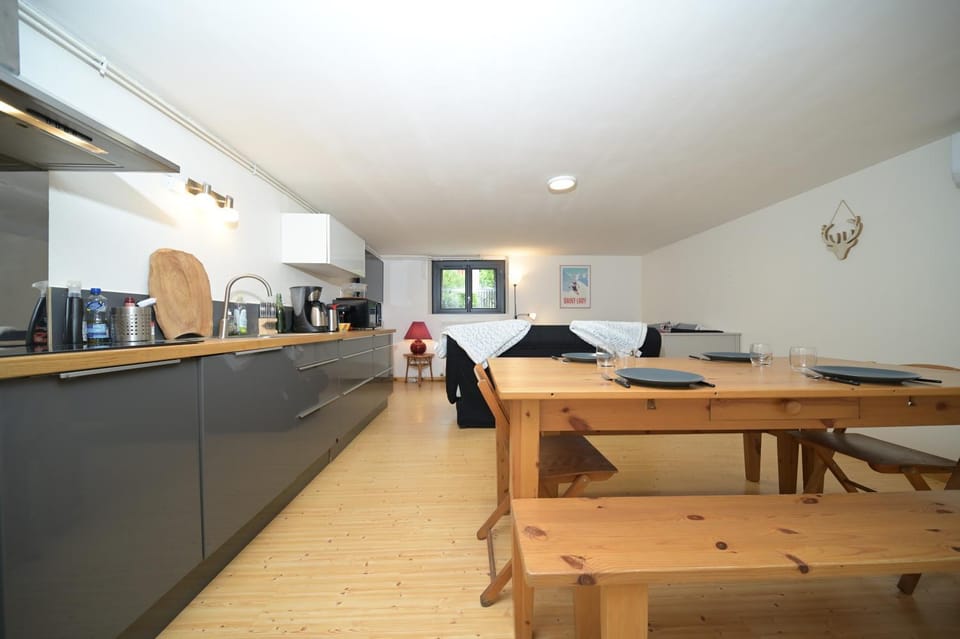 Kitchen or kitchenette, Living room