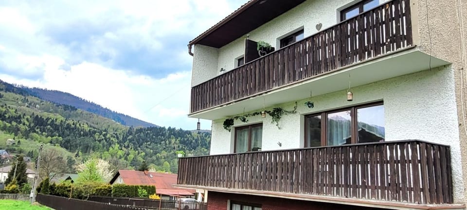 Property building, View (from property/room), Balcony/Terrace, Mountain view