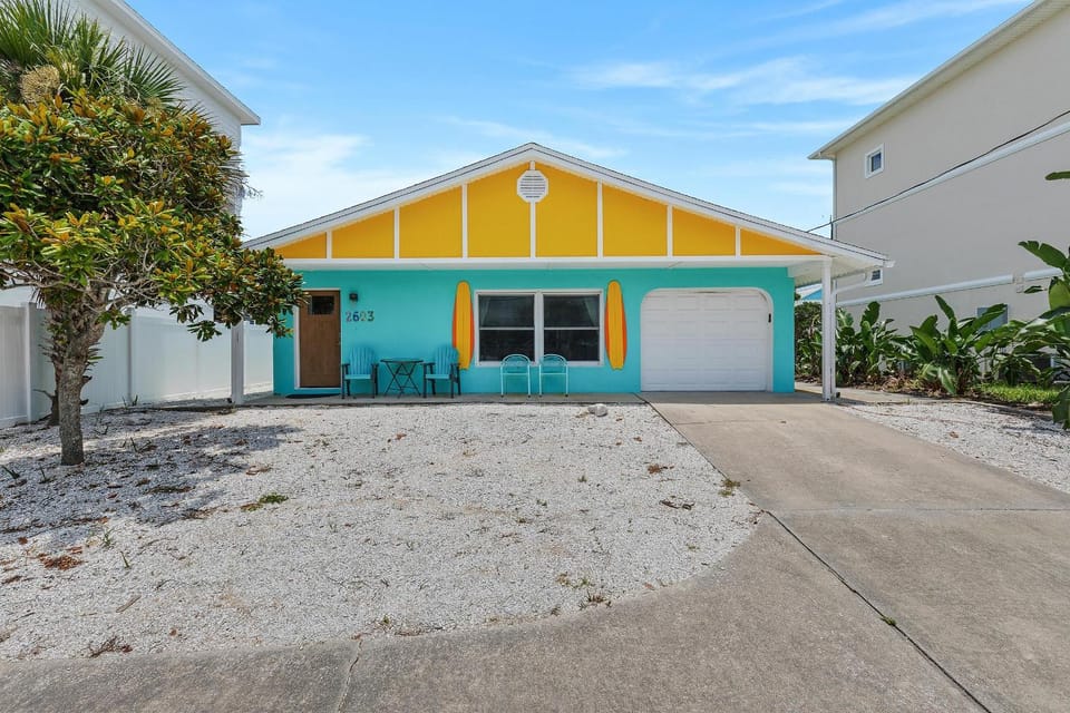 Aqua Beach Bungalow House in New Smyrna Beach