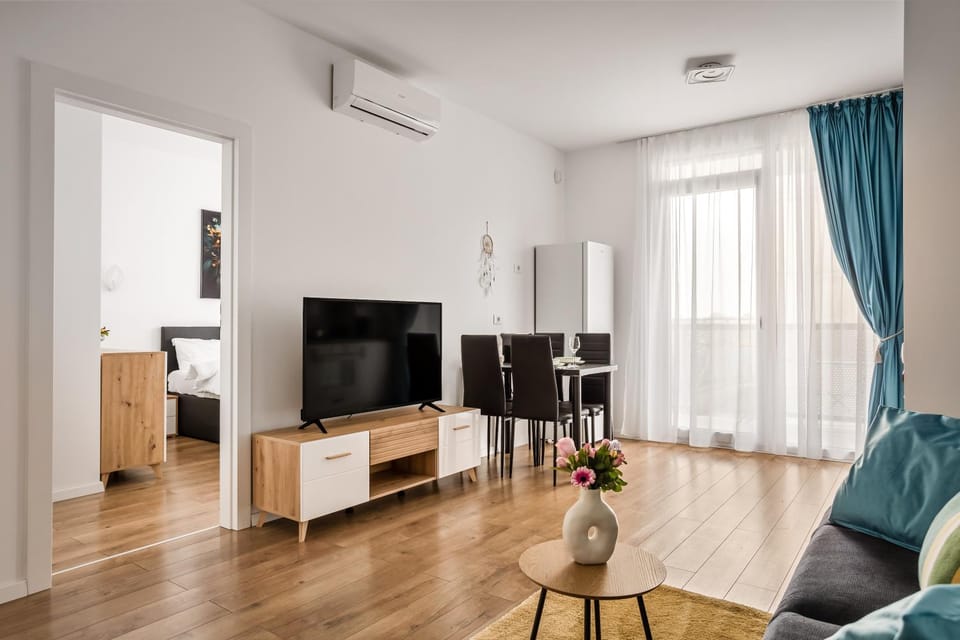 TV and multimedia, Living room, Seating area, air conditioner