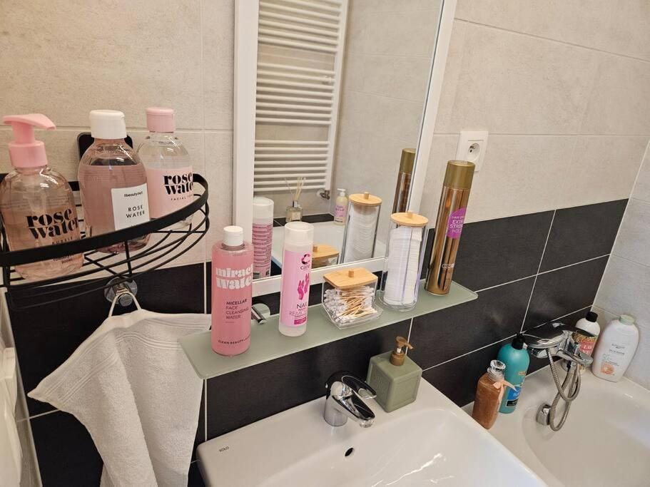 Trendy & Quiet Urban Oasis Flat Apartment in Bratislava