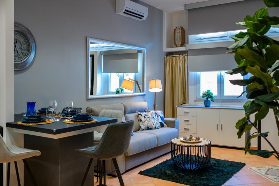 Living room, Seating area, Dining area, air conditioner