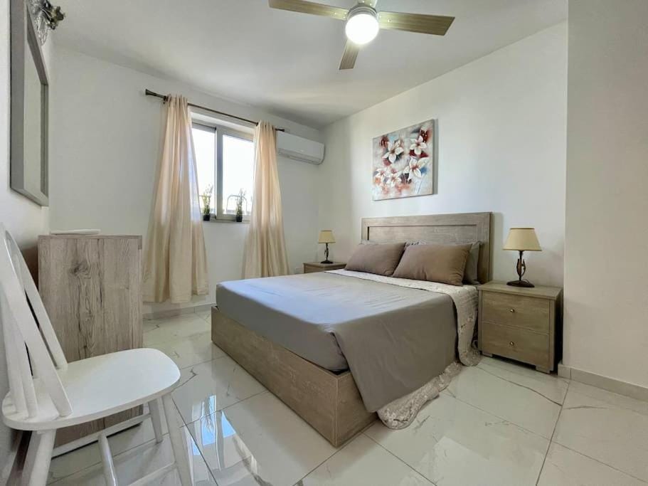 Living room, Photo of the whole room, Bedroom