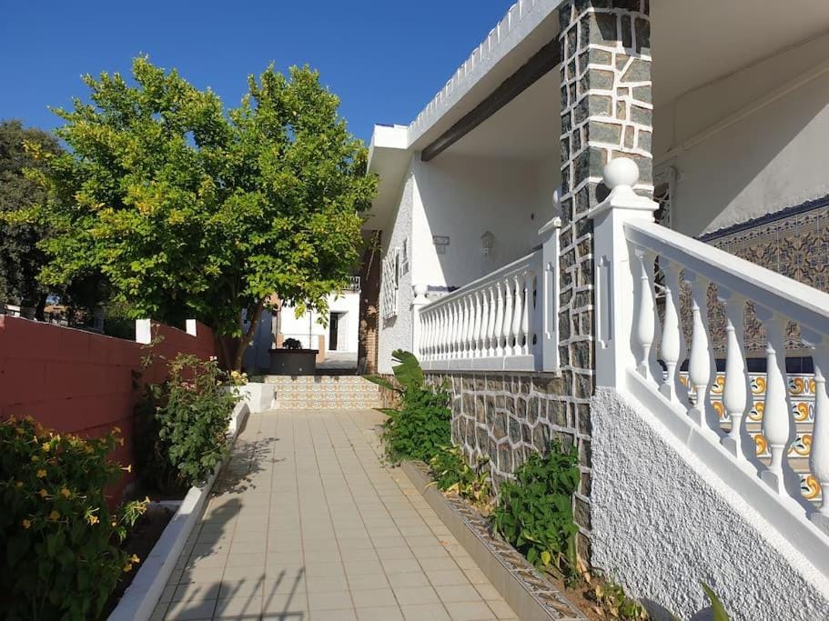 Villa Familiar con Piscina Privada y Barbacoa cerca de Sevilla House in Sierra Norte de Sevilla