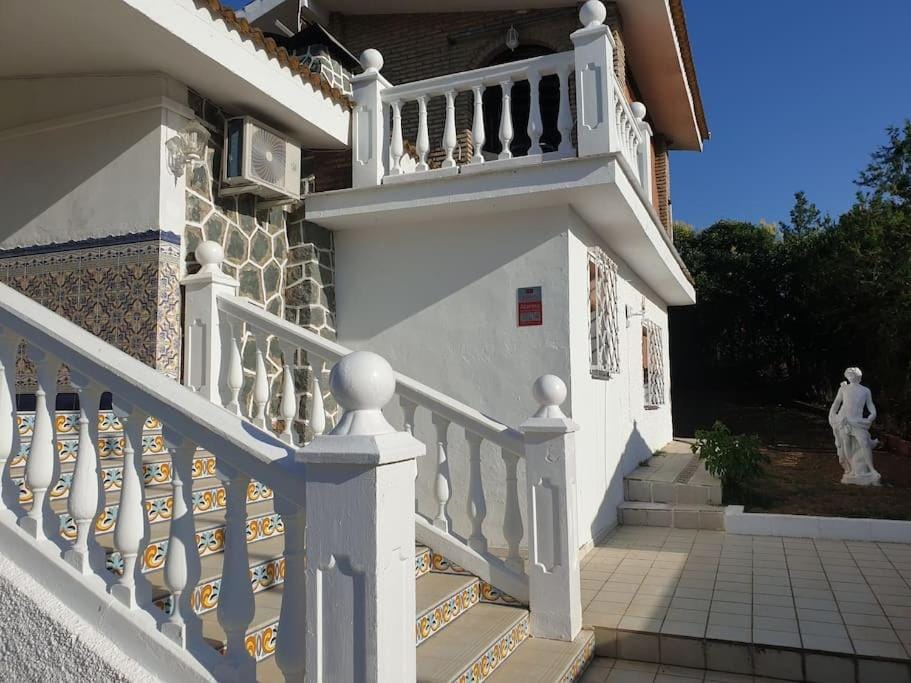 Villa Familiar con Piscina Privada y Barbacoa cerca de Sevilla House in Sierra Norte de Sevilla
