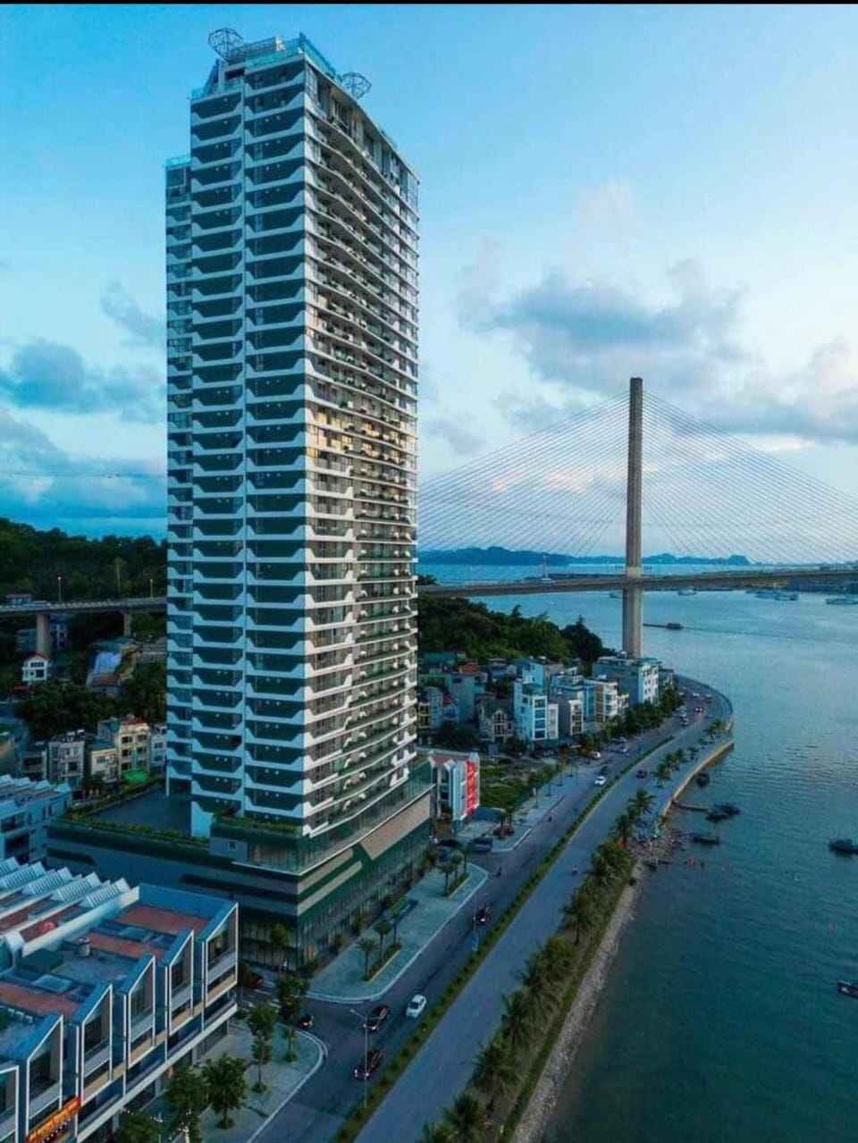Apartment on 20th & 31st floor, Bai Chay Bridge & Ha Long Bay view Apartment in Laos
